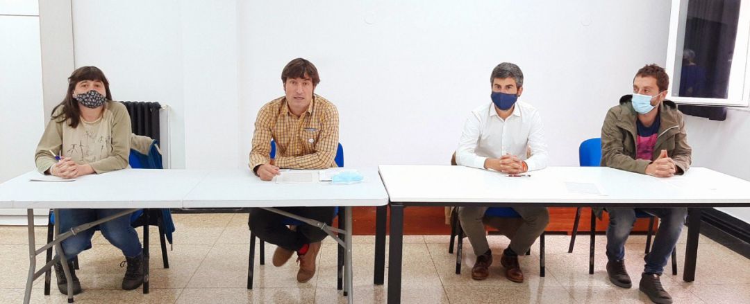 De izquierda a derecha: Isabel Fernández (Elkarrekin Podemos), Martxel Garate (Plataforma Errebal), Josu Mendicute (EAJ-PNV) y Gorka Errasti (EH Bildu) De izquierda a derecha: Isabel Fernández (Elkarrekin Podemos), Martxel Garate (Plataforma Errebal), Josu Mendicute (EAJ-PNV) y Gorka Errasti (EH Bildu)