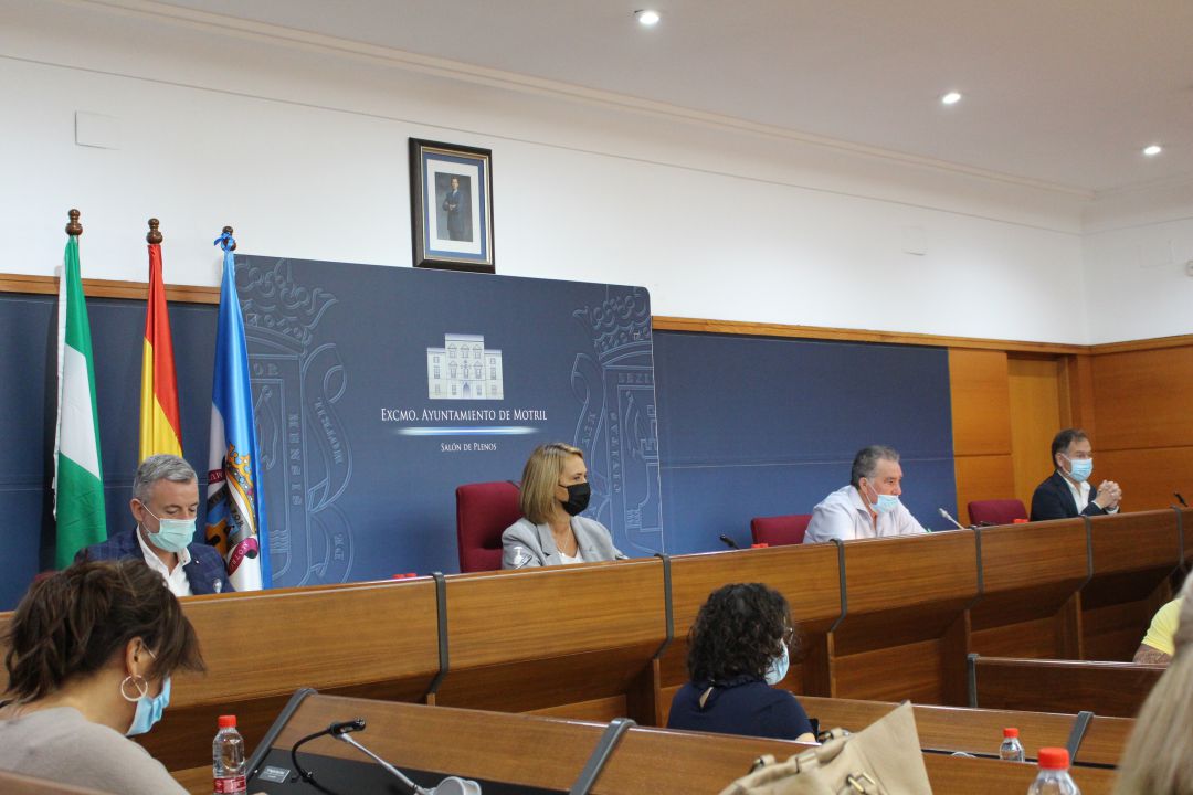 La alcaldesa de Motril, Luisa García Chamorro, preside el pleno municipal La alcaldesa de Motril, Luisa García Chamorro, preside el pleno municipal