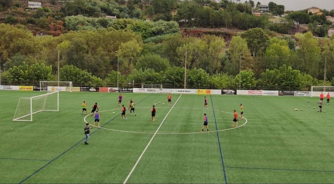 Compás de espera en el Ourense C F después de un positivo en un jugador asintomático. La plantilla hasta la fecha está aislada esperando los resultados de los test del COVID-19 Compás de espera en el Ourense C F después de un positivo en un jugador asintomático. La plantilla hasta la fecha está aislada esperando los resultados de los test del COVID-19