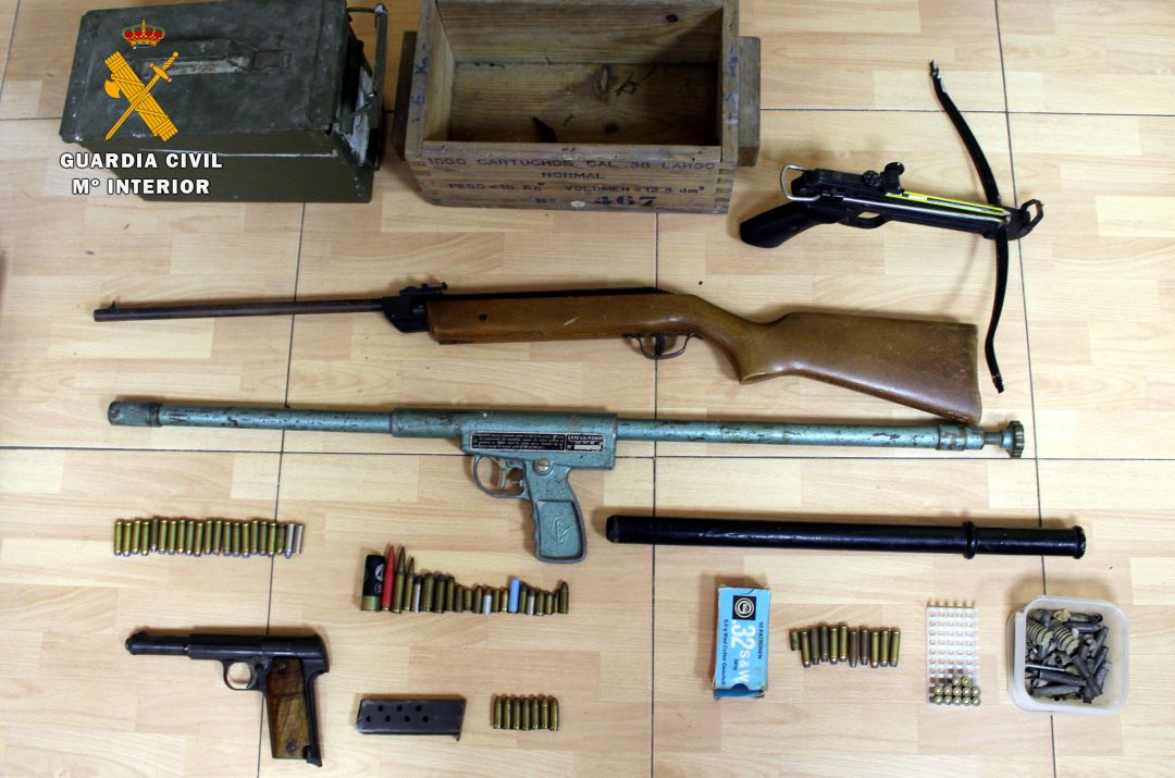 Armas y munición incautados. Armas y munición incautados.
