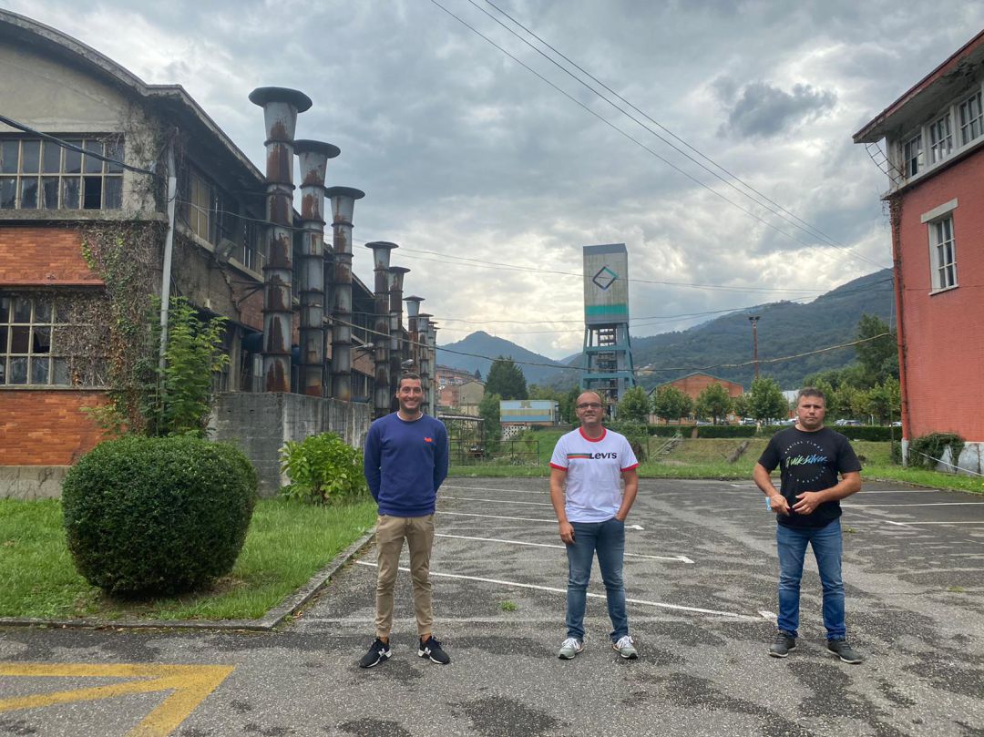 David, Mauro y David, trabajadores de Hunosa, en las instalaciones próximas al Pozo Santiago. David, Mauro y David, trabajadores de Hunosa, en las instalaciones próximas al Pozo Santiago.