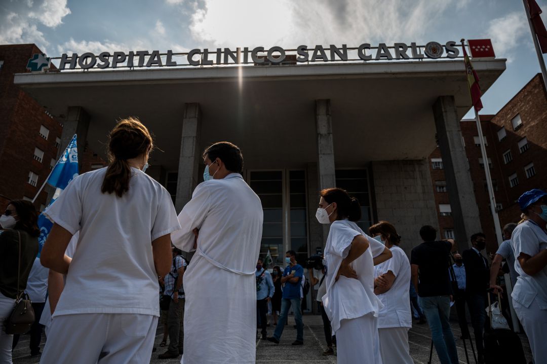 Sanitarios en el Hospital Clinico San Carlos Sanitarios en el Hospital Clinico San Carlos
