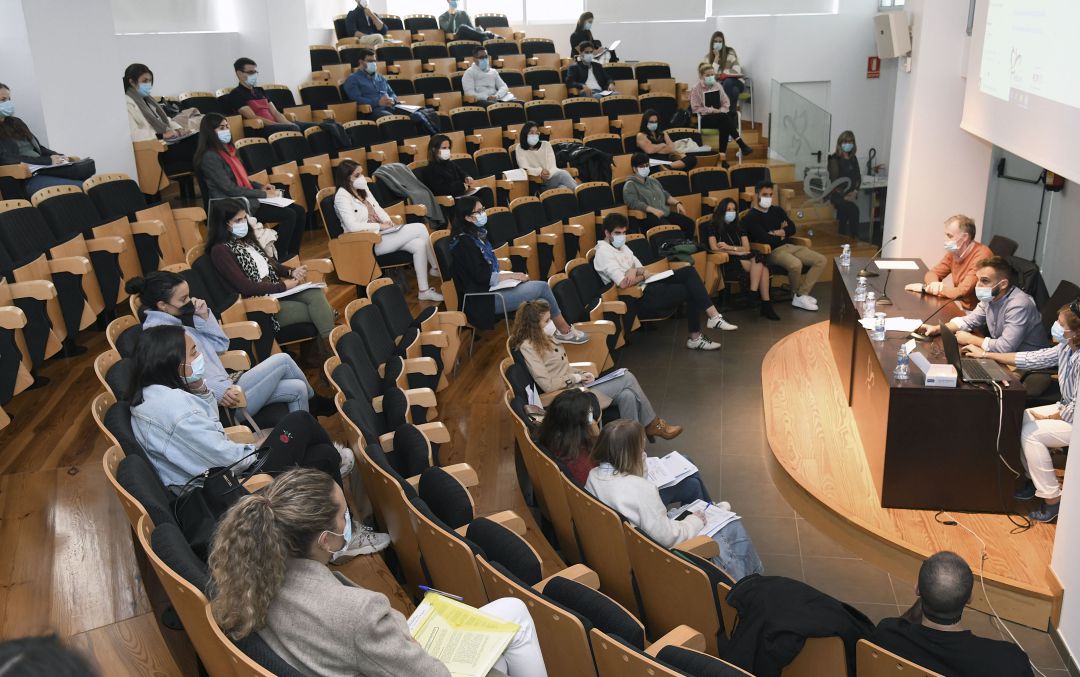 El Colegio Oficial de Médicos de Burgos ha dado la bienvenida a los 40 titulados MIR que llevarán a cabo su formación en Medicina de Familia en Aranda, Miranda y Burgos El Colegio Oficial de Médicos de Burgos ha dado la bienvenida a los 40 titulados MIR que llevarán a cabo su formación en Medicina de Familia en Aranda, Miranda y Burgos