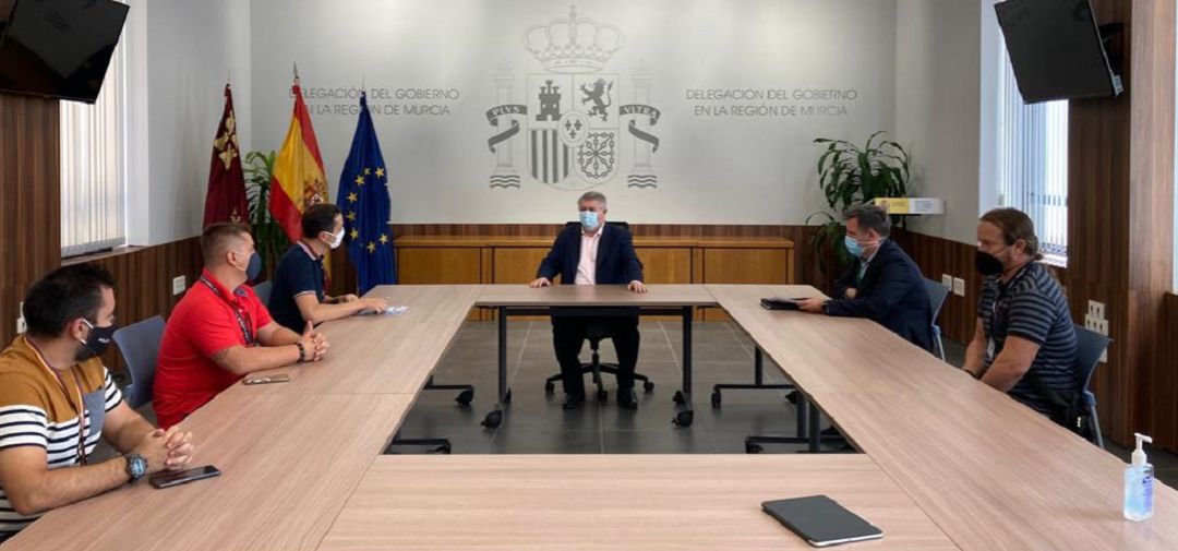 Reunión José Vélez y representantes sindicales de la Policía Nacional Reunión José Vélez y representantes sindicales de la Policía Nacional