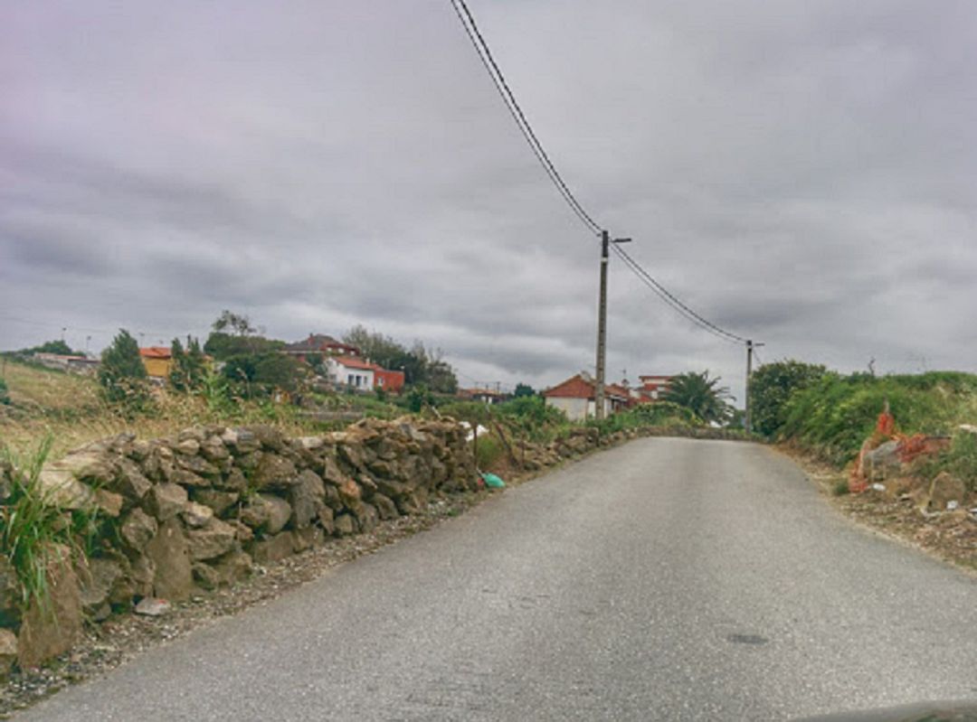 Carretera que une Cueto con el campo de fútbol Carretera que une Cueto con el campo de fútbol
