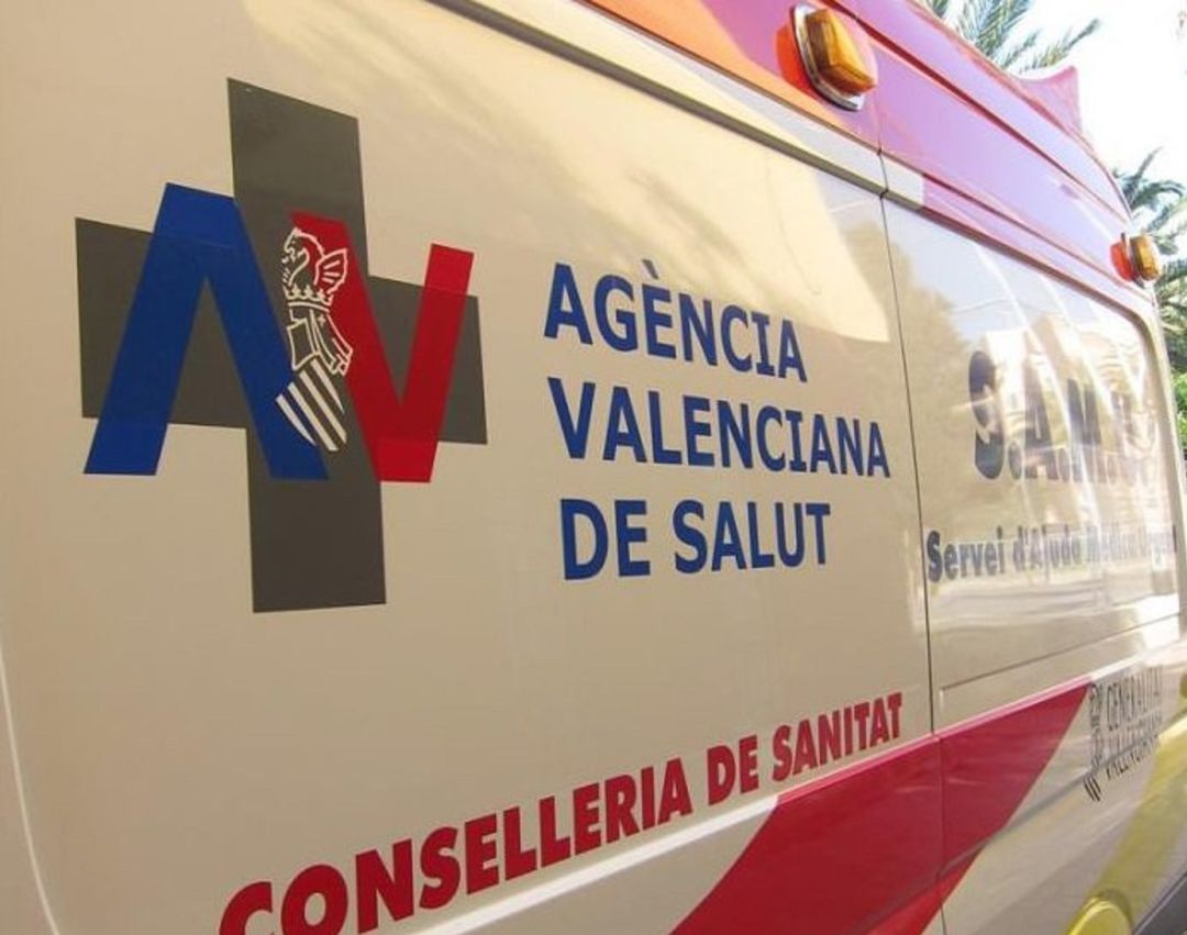 Tres personas hospitalizadas tras un accidente entre un autobús, un motorista y dos vehículos Tres personas hospitalizadas tras un accidente entre un autobús, un motorista y dos vehículos