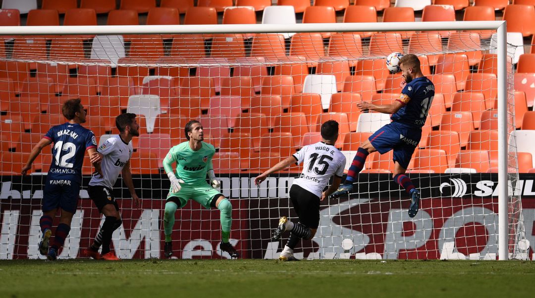 VALENCIA, SPAIN - SEPTEMBER 26: Jorge Pulido of SD Huesca misses a chance during the La Liga Santader match between Valencia CF and SD Huesca at Estadio Mestalla on September 26, 2020 in Valencia, Spain. Sporting stadiums in Spain remain under strict restrictions due to the Coronavirus Pandemic as Government social distancing laws prohibit fans inside venues resulting in games being played behind closed doors. (Photo by David Ramos, Getty Images) VALENCIA, SPAIN - SEPTEMBER 26: Jorge Pulido of SD Huesca misses a chance during the La Liga Santader match between Valencia CF and SD Huesca at Estadio Mestalla on September 26, 2020 in Valencia, Spain. Sporting stadiums in Spain remain under strict restrictions due to the Coronavirus Pandemic as Government social distancing laws prohibit fans inside venues resulting in games being played behind closed doors. (Photo by David Ramos, Getty Images)