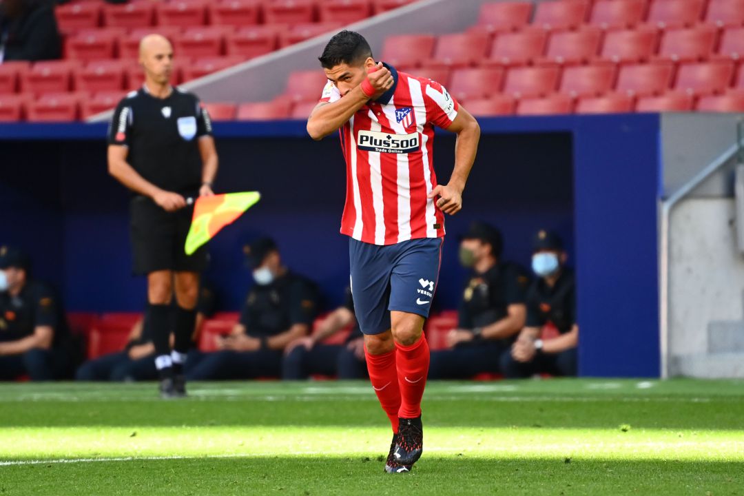 Suárez, durante su primer partido como rojiblanco. Suárez, durante su primer partido como rojiblanco.