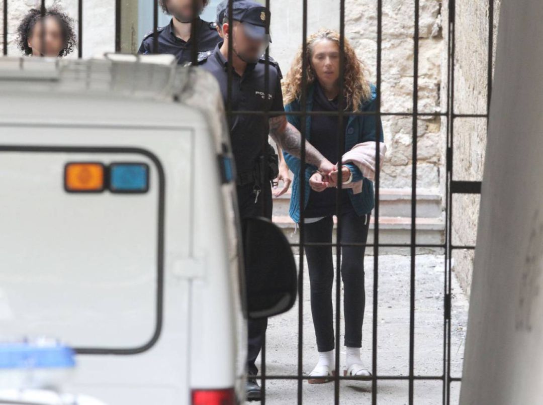 Conchi, conocida como la viuda negra de Alicante, en su declaración en los juzgados por el asesinato de su marido Conchi, conocida como la viuda negra de Alicante, en su declaración en los juzgados por el asesinato de su marido