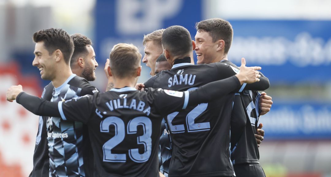 El Almería celebrando el gol de Sergio Akieme. El Almería celebrando el gol de Sergio Akieme.