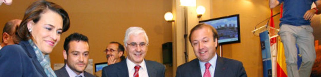 El entonces presidente de Castilla-La Mancha, José María Barreda, en la presentación de la maqueta del Parador, el 28 de mayo de 2010, junto a Magdalena Valerio; David Pascual, entonces alcalde de Molina; y Joan Mesquida El entonces presidente de Castilla-La Mancha, José María Barreda, en la presentación de la maqueta del Parador, el 28 de mayo de 2010, junto a Magdalena Valerio; David Pascual, entonces alcalde de Molina; y Joan Mesquida