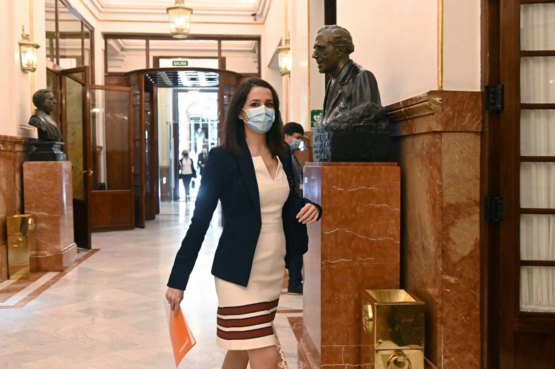 La portavoz de Ciudadanos en el Congreso, Inés Arrimadas, en los pasillos del hemiciclo La portavoz de Ciudadanos en el Congreso, Inés Arrimadas, en los pasillos del hemiciclo