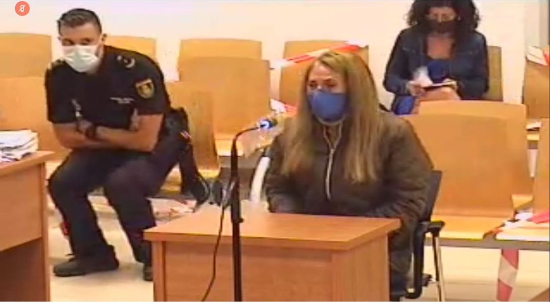 Conchi, la llamada "viuda negra", en el momento de declarar en el juicio por el crimen de la Albufereta, hoy en la Audiencia Provincial de Alicante. Conchi, la llamada "viuda negra", en el momento de declarar en el juicio por el crimen de la Albufereta, hoy en la Audiencia Provincial de Alicante.
