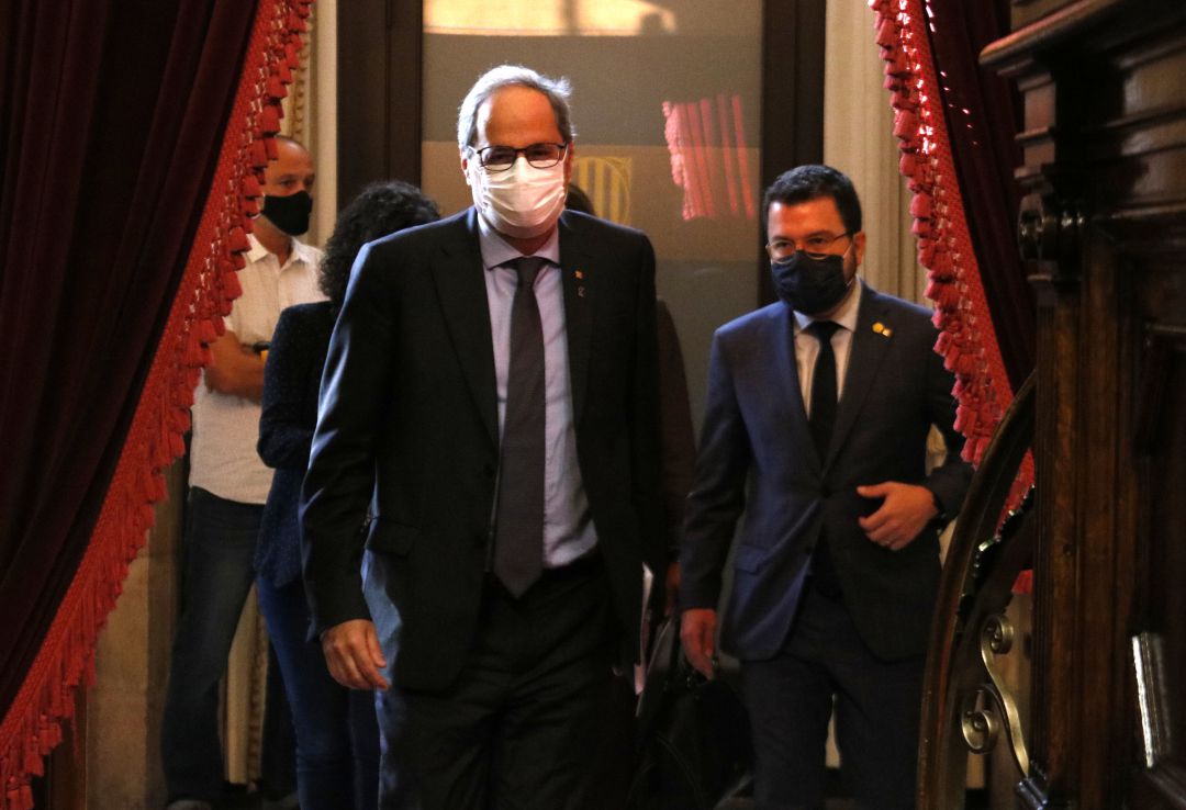 Quim Torra i Pere Aragonés entran en el hemiciclo del Parlament durante el pasado debate de política general Quim Torra i Pere Aragonés entran en el hemiciclo del Parlament durante el pasado debate de política general