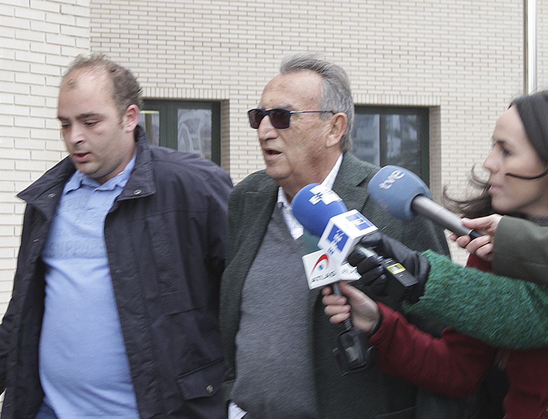 Carlos Fabra entrando en la Ciudad de la Justicia de Castellón. Imagen de archivo Carlos Fabra entrando en la Ciudad de la Justicia de Castellón. Imagen de archivo