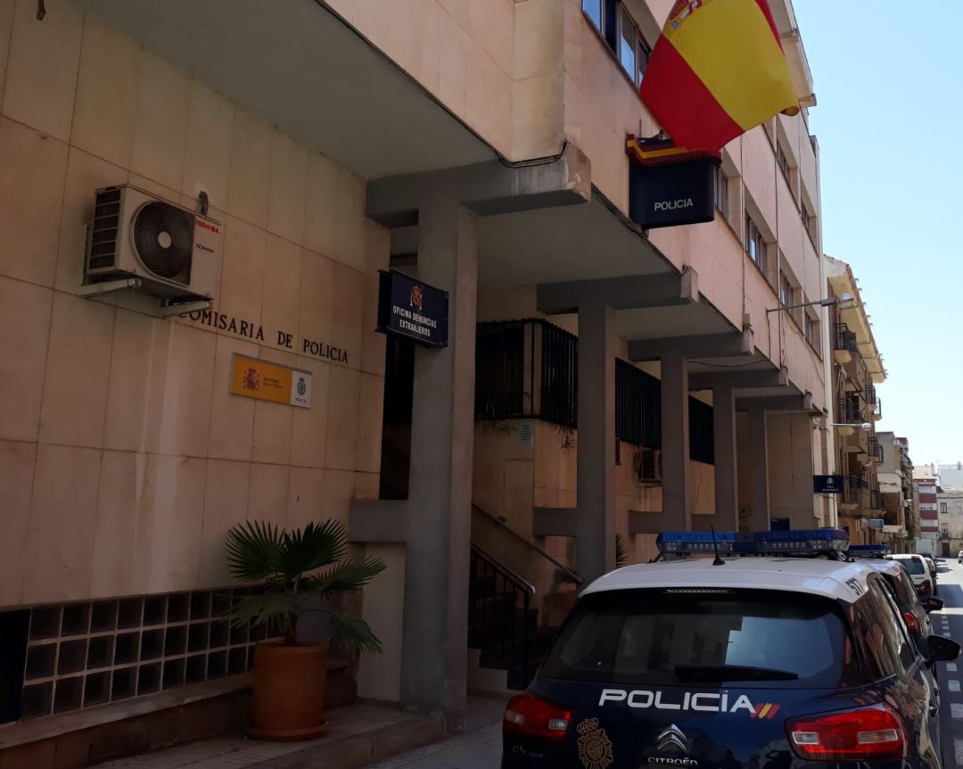 Fachada de la comisaría de la Policía Nacional en Linares (archivo).
Fachada de la comisaría de la Policía Nacional en Linares (archivo).