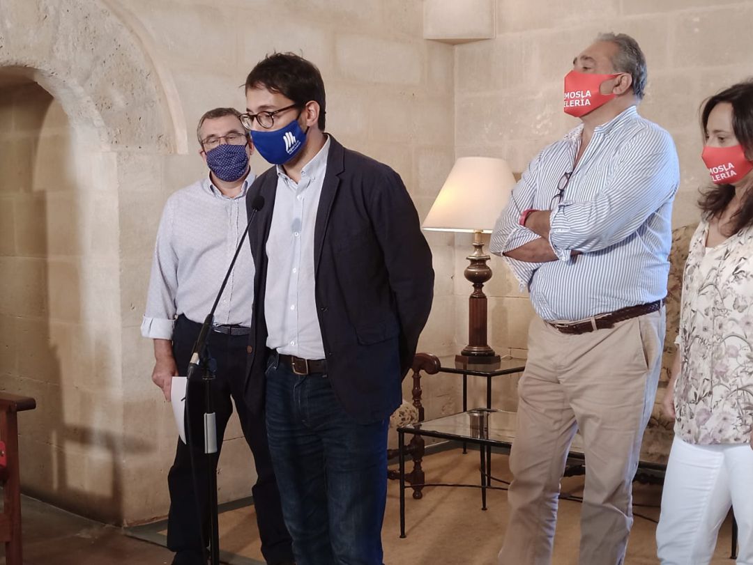 Rueda de prensa después de la reunión entre el Govern y patronales de restauración. Rueda de prensa después de la reunión entre el Govern y patronales de restauración.
