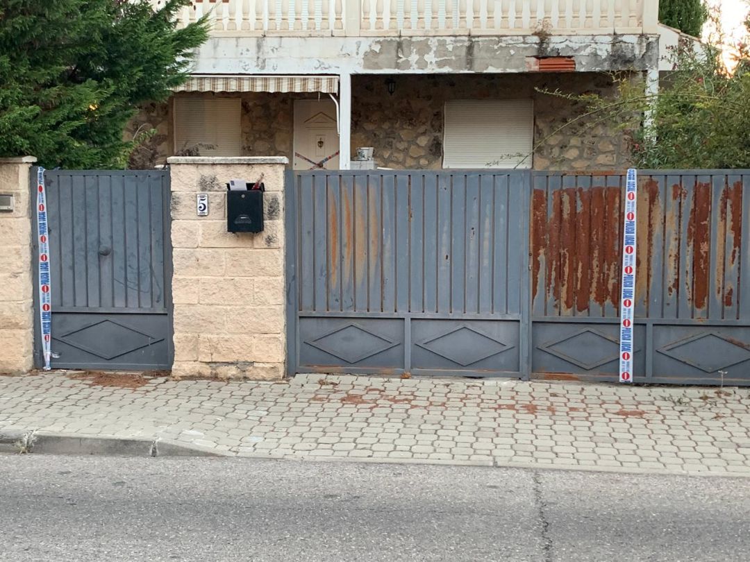 Vivienda precintada tras ser desocupada en Cabanillas Vivienda precintada tras ser desocupada en Cabanillas
