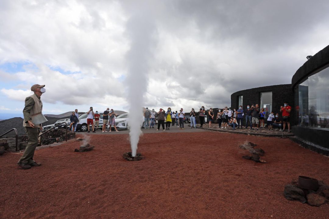 Montañas del Fuego, en el Parque Nacional de Timanfaya. Montañas del Fuego, en el Parque Nacional de Timanfaya.