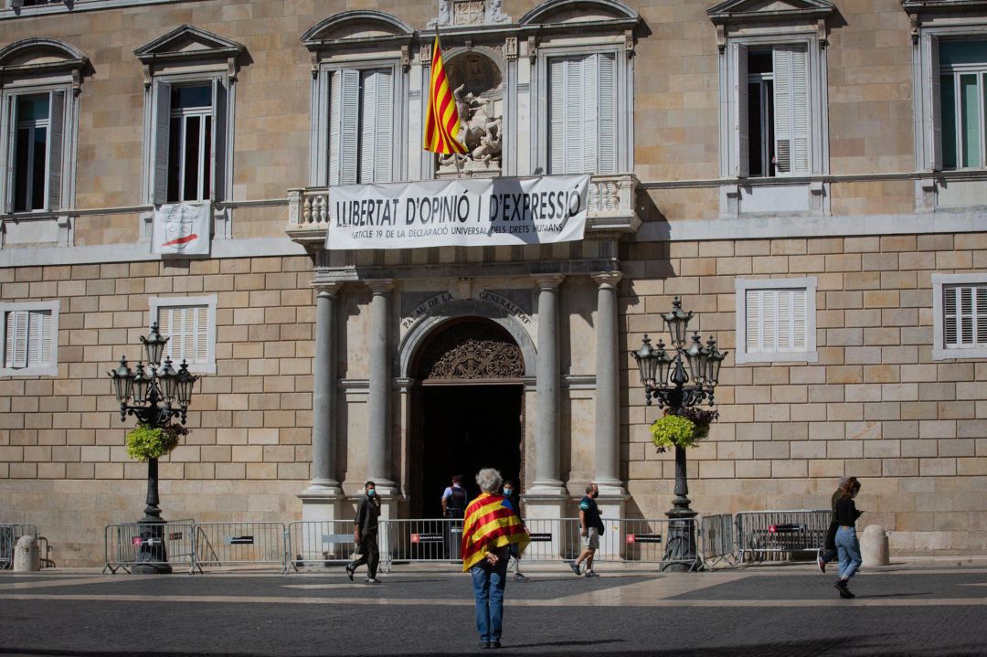 El Palau de la Generalitat en el momento en que el presidente de la Generalitat, Quim Torra, ha sido inhabilitado, estando él dentro del edificio, en Barcelona El Palau de la Generalitat en el momento en que el presidente de la Generalitat, Quim Torra, ha sido inhabilitado, estando él dentro del edificio, en Barcelona