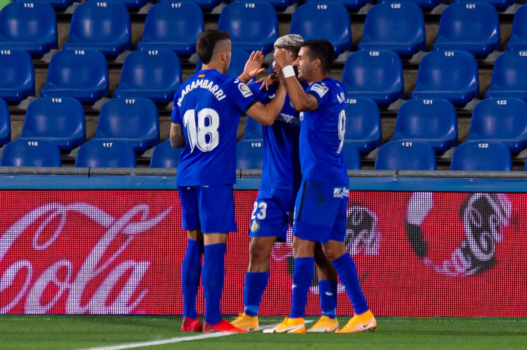 Arambarri, 'Cucho' y Ángel celebran un tanto azulón. Arambarri, 'Cucho' y Ángel celebran un tanto azulón.