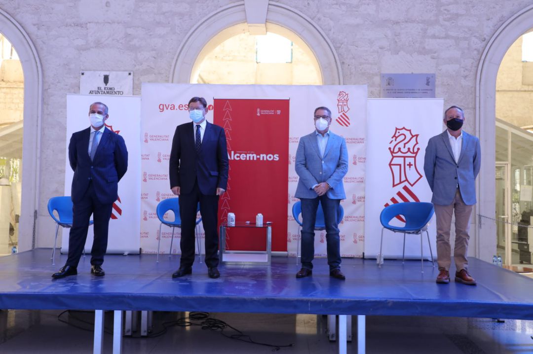 El president de la GVA, Ximo Puig, junto con el presidente de la CEV en Alicante, Perfecto Palacio (i) y los secretarios generales en la Comunitat Valenciana, de CC.OO y UGT, Arturo León e Ismael Sáez, respectivamente. El president de la GVA, Ximo Puig, junto con el presidente de la CEV en Alicante, Perfecto Palacio (i) y los secretarios generales en la Comunitat Valenciana, de CC.OO y UGT, Arturo León e Ismael Sáez, respectivamente.