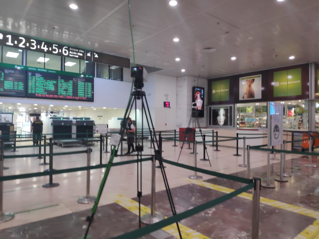 Cámara termogràfica instalada en el acceso al AVE en la estación de Sant de Barcelona Cámara termogràfica instalada en el acceso al AVE en la estación de Sant de Barcelona