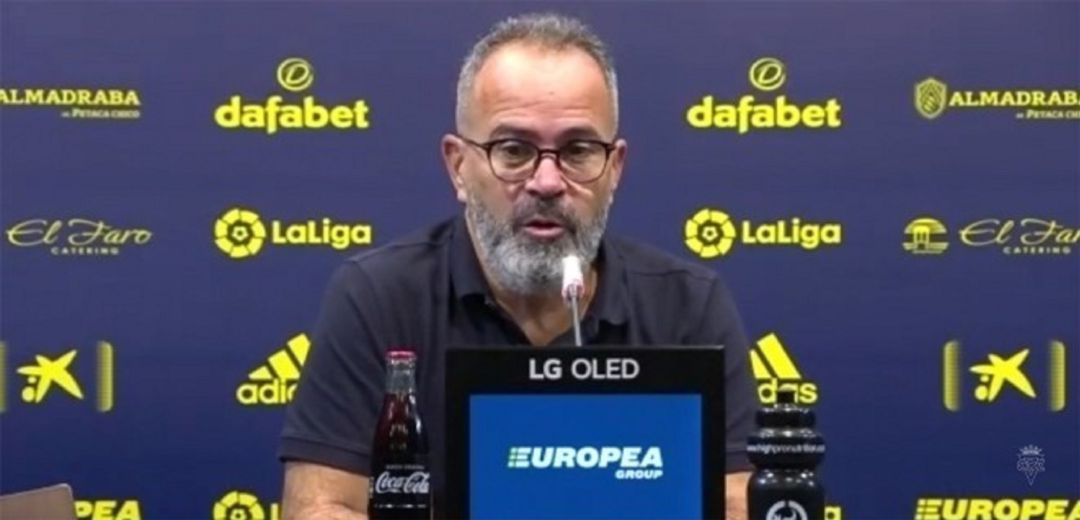 Cervera em rueda de prensa Cervera em rueda de prensa