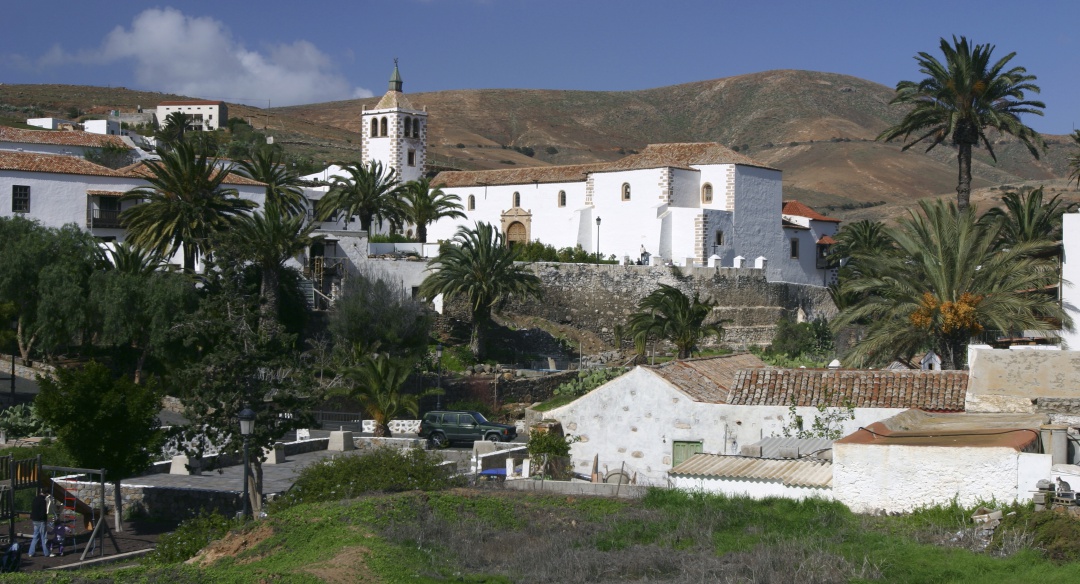 En el municipio de Betancuria (Fuerteventura) habitan unas setecientas personas y carece de servicios de banca y farmacia En el municipio de Betancuria (Fuerteventura) habitan unas setecientas personas y carece de servicios de banca y farmacia