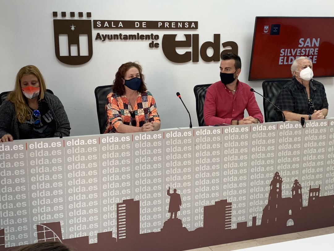 El edil de Deportes de Elda, Fernando Gómez (2D), con miembros del Conselo Local del Deportes Escolar El edil de Deportes de Elda, Fernando Gómez (2D), con miembros del Conselo Local del Deportes Escolar