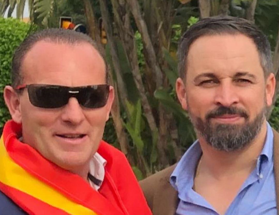 Gerardo Aceituno, el candidato de VOX que se retira de las primarias, posa junto al líder nacional del partido Santiago Abascal Gerardo Aceituno, el candidato de VOX que se retira de las primarias, posa junto al líder nacional del partido Santiago Abascal