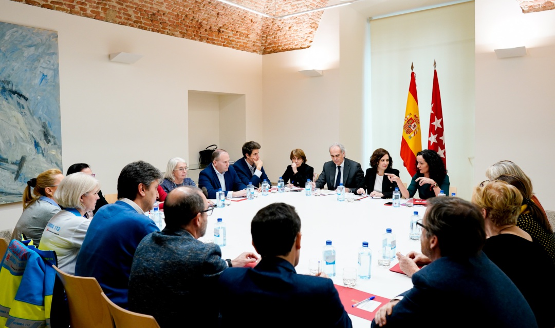 Archivo) Ayuso, con Ruiz Escudero (i) y Yolanda Fuentes (d), se reúne con el comité asesor Archivo) Ayuso, con Ruiz Escudero (i) y Yolanda Fuentes (d), se reúne con el comité asesor