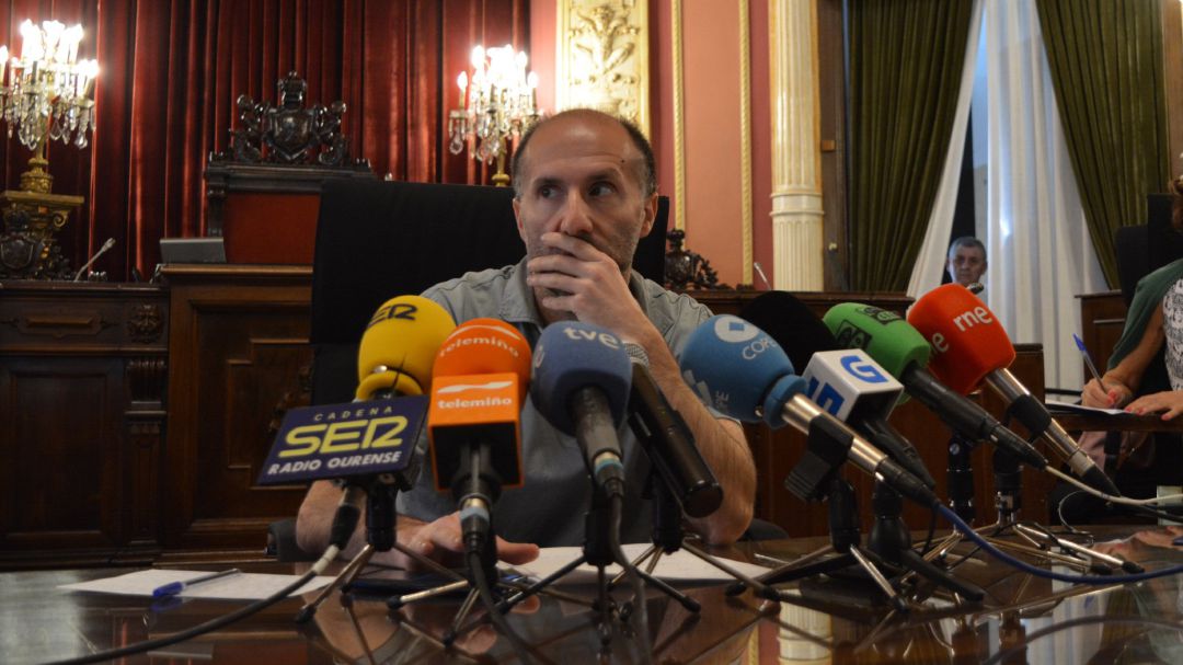 Gonzalo Pérez Jácome considera que son los funcionarios los que llevan la maquinaria del concello Gonzalo Pérez Jácome considera que son los funcionarios los que llevan la maquinaria del concello