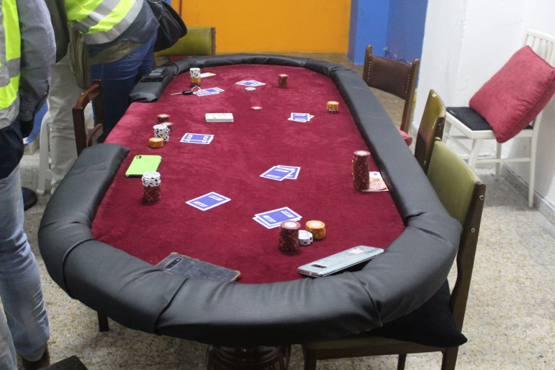 Mesa de juego desarticulada Mesa de juego desarticulada