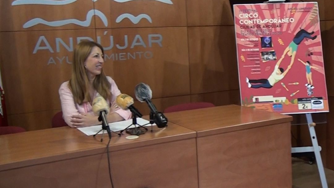 Alma Cámara presentando la IV edición de Circo Contemporáneo 'Ciudad de Andújar'. Alma Cámara presentando la IV edición de Circo Contemporáneo 'Ciudad de Andújar'.