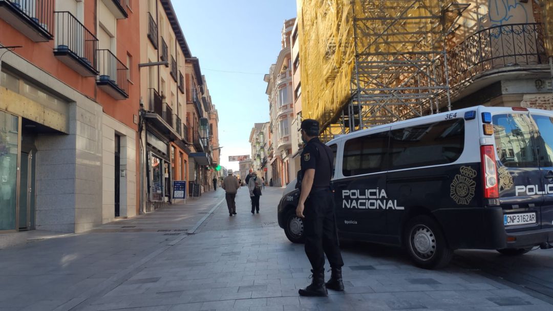 Patrulla Policía Nacional en la calle Mayor Patrulla Policía Nacional en la calle Mayor