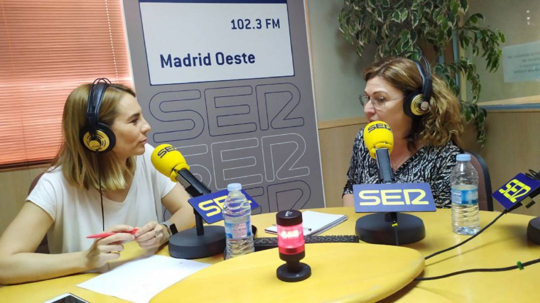 Foto de archivo de la alcaldesa de Alcorcón y la periodista Ana Iriarte en los estudios de SER Madrid Oeste Foto de archivo de la alcaldesa de Alcorcón y la periodista Ana Iriarte en los estudios de SER Madrid Oeste