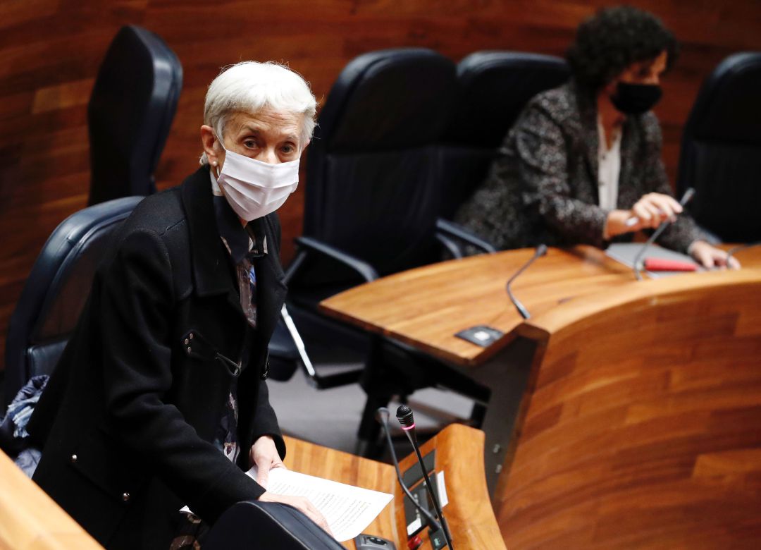 La consejera de Educación, Carmen Suárez, en el pleno de la Junta General. La consejera de Educación, Carmen Suárez, en el pleno de la Junta General.