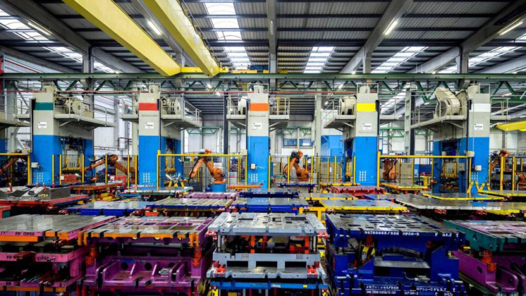 El grupo vasco de componentes de automoción Gestamp registró unas pérdidas de 120 millones de euros durante el primer semestre de este año, tras lo cual anunció que llevará a cabo recortes de plantilla en Europa, incluidas oficinas centrales en España y plantas de matricería El grupo vasco de componentes de automoción Gestamp registró unas pérdidas de 120 millones de euros durante el primer semestre de este año, tras lo cual anunció que llevará a cabo recortes de plantilla en Europa, incluidas oficinas centrales en España y plantas de matricería