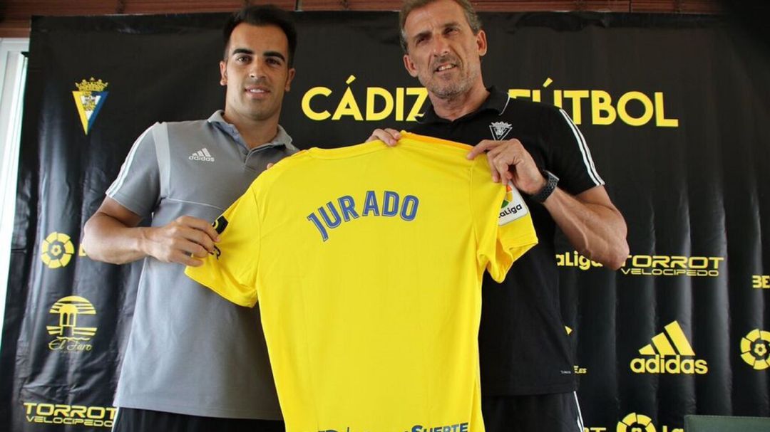 Jurado en su presentación con el Cädiz CF Jurado en su presentación con el Cädiz CF