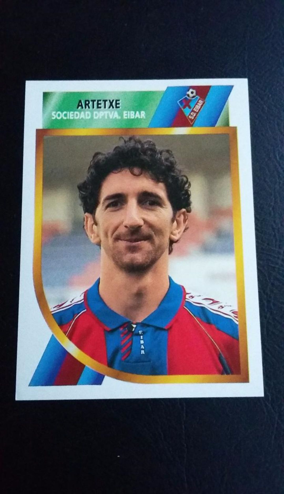 Oskar Artetxe en un cromo, cuando el Eibar militaba en 2ª División 'A' Oskar Artetxe en un cromo, cuando el Eibar militaba en 2ª División 'A'