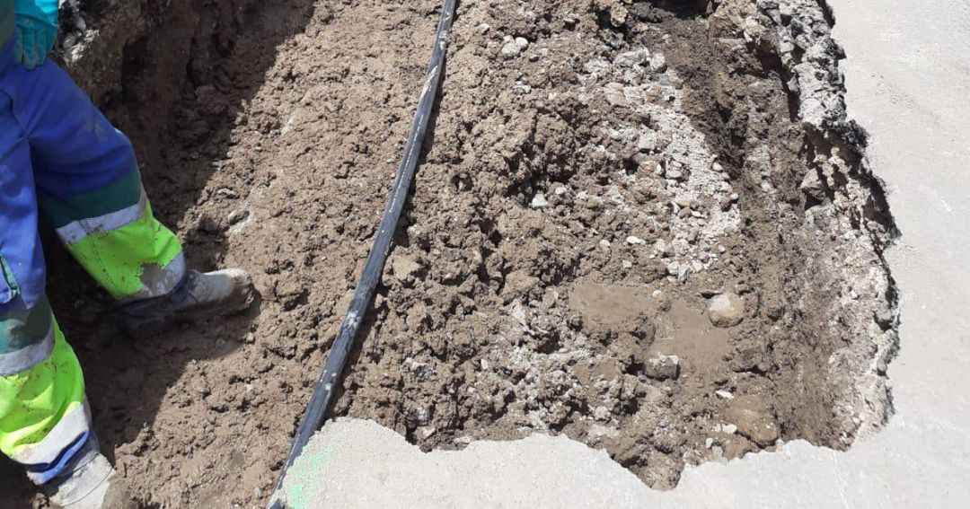 Obra en una calle de la capital. Obra en una calle de la capital.