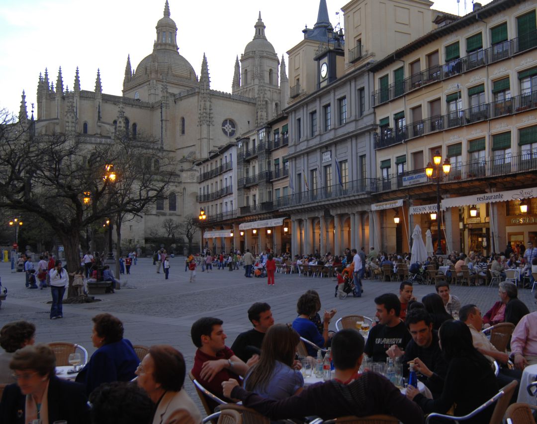 La mayoría de los trabajadores afectados por expedientes de regulación temporal provienen del sector hostelero La mayoría de los trabajadores afectados por expedientes de regulación temporal provienen del sector hostelero