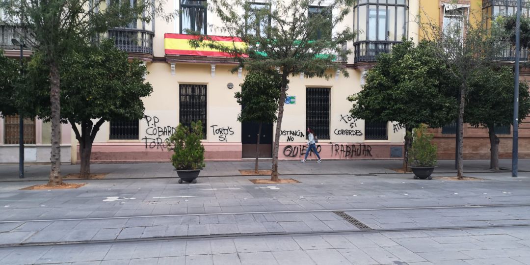 Sede del PP-A, en la calle San Fernando, que ha amanecido con pintadas Sede del PP-A, en la calle San Fernando, que ha amanecido con pintadas