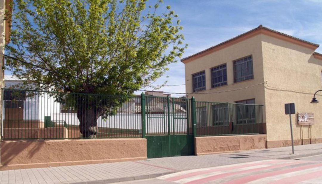 Una de las entradas del colegio Una de las entradas del colegio
