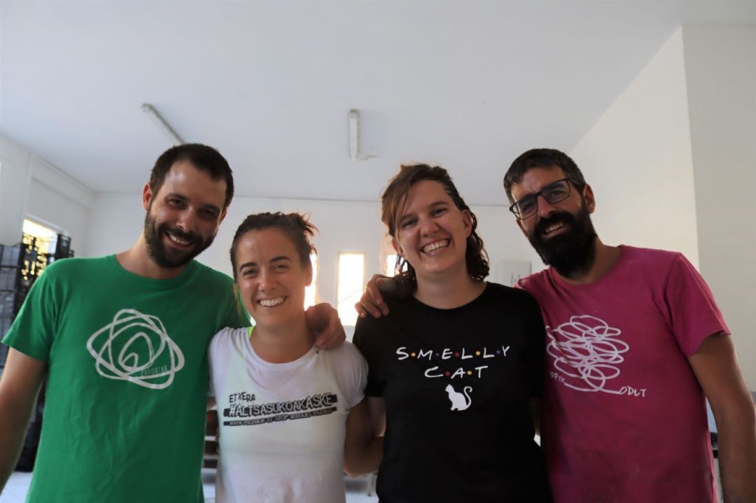A la izquierda, Iakes Pérez, junto a otros voluntarios de Zaporeak A la izquierda, Iakes Pérez, junto a otros voluntarios de Zaporeak