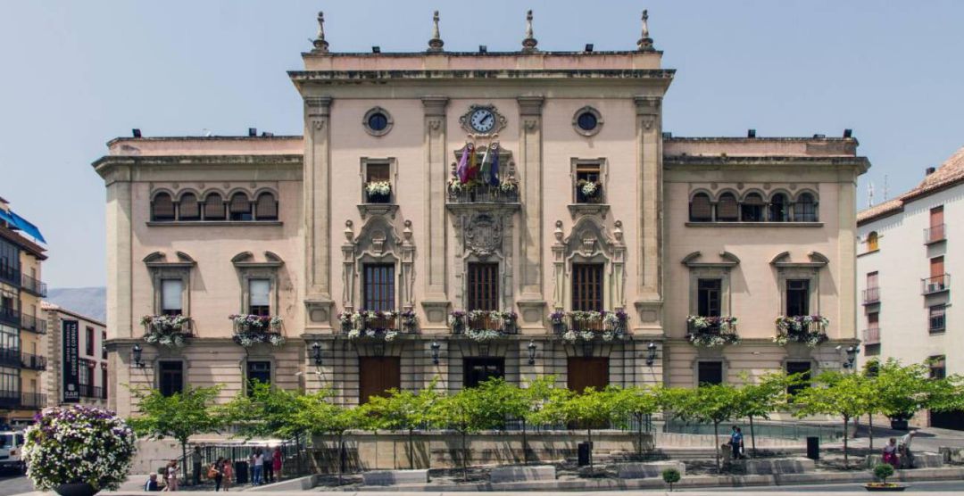 Fachada del Ayuntamiento de Jaén. Fachada del Ayuntamiento de Jaén.