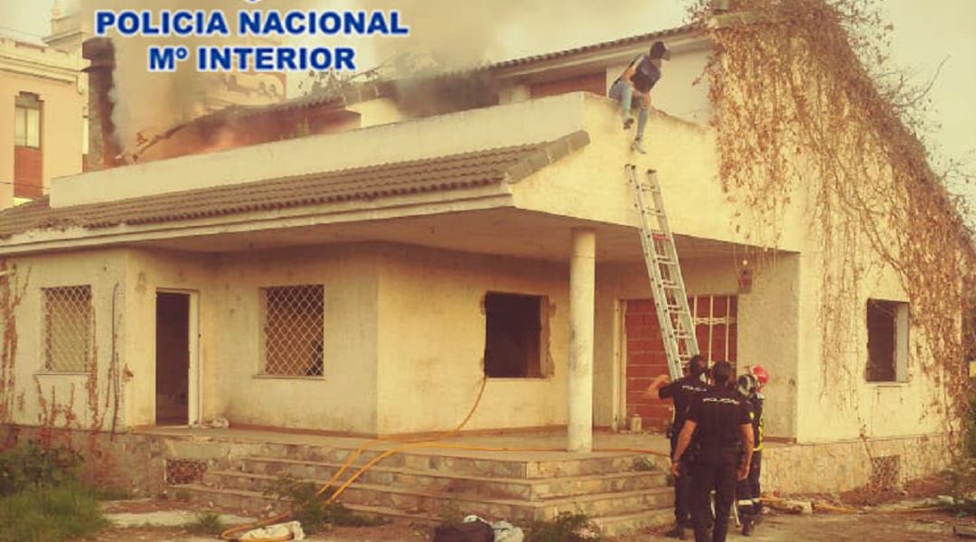 Imagen del rescate en la vivienda Imagen del rescate en la vivienda
