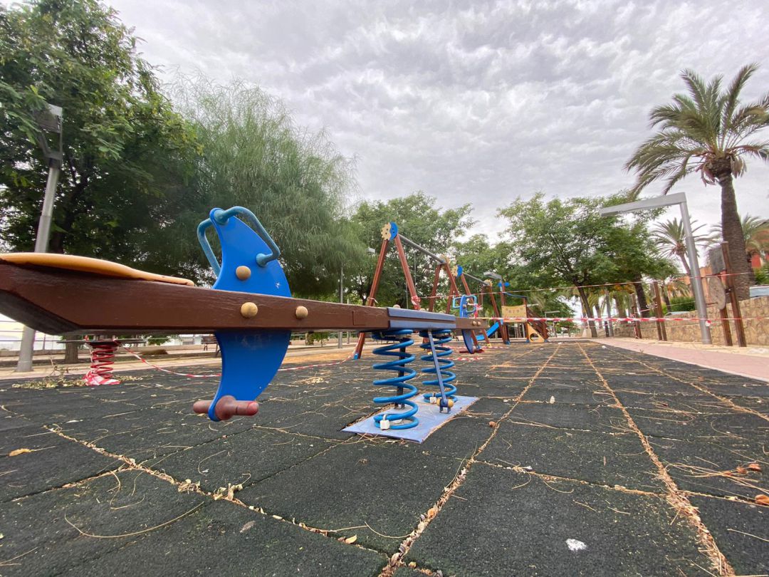 Un parque vacío en Totana Un parque vacío en Totana
