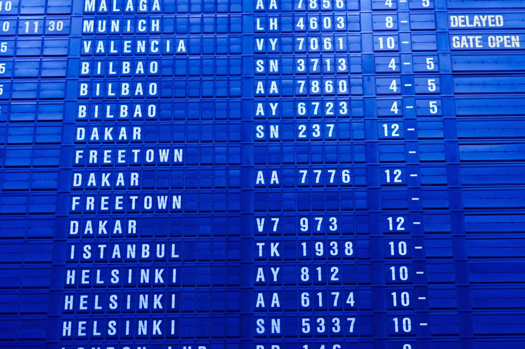 Llegadas y salidas en el aeropuerto Llegadas y salidas en el aeropuerto
